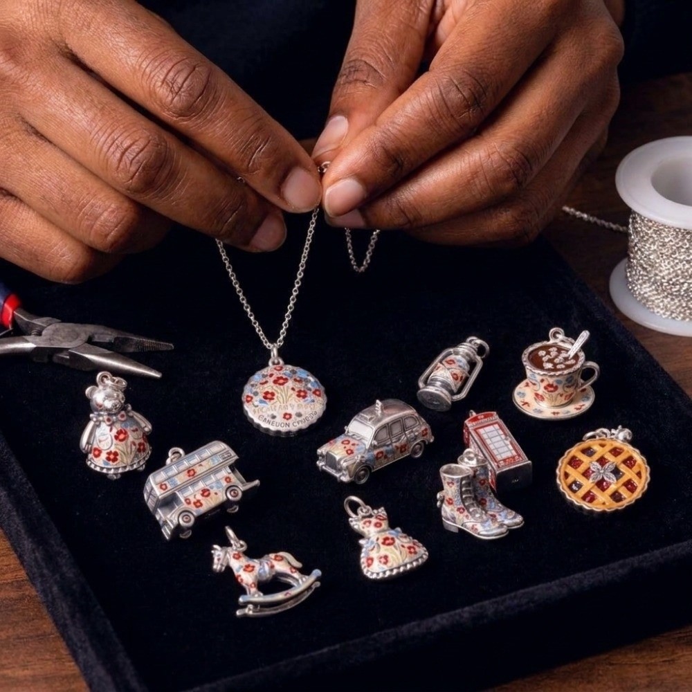 Niedliche Cartoon-Anhänger aus – Jewelry Making London Bewertung und Preis